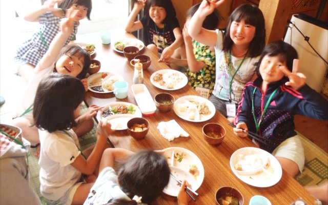 【食堂♡】島のお母さんたち手作りのごはんを食べます。